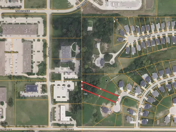 5815 Rose Cir, Des Moines, IA 50321