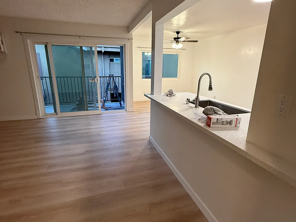 2463 Montrose Ave #7