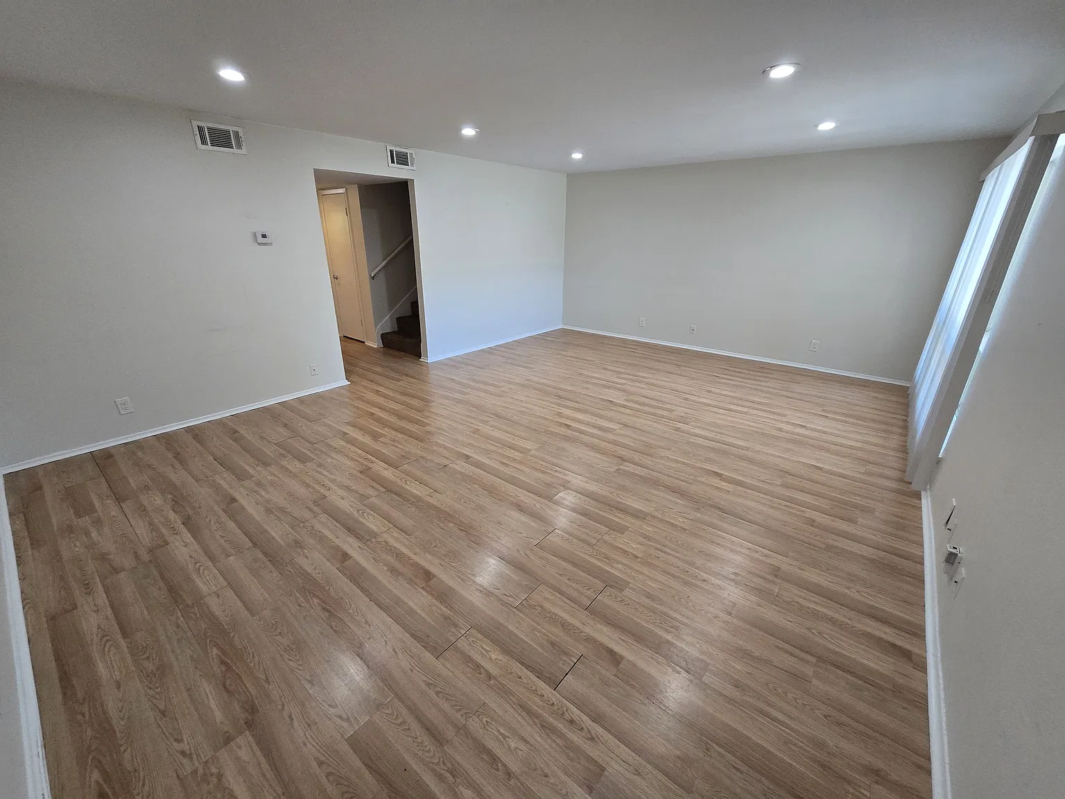 500 E Riverside Dr — Photo 3