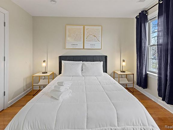 4th image of 671 E Kirby St #53