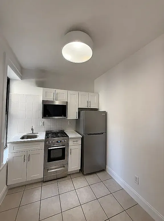 277 West 11th Street — Photo 3