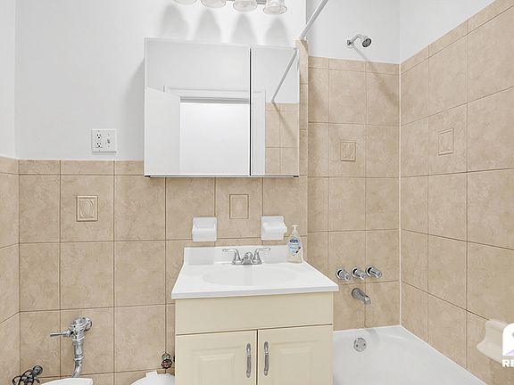 5th image of 932 Columbus Ave #3S