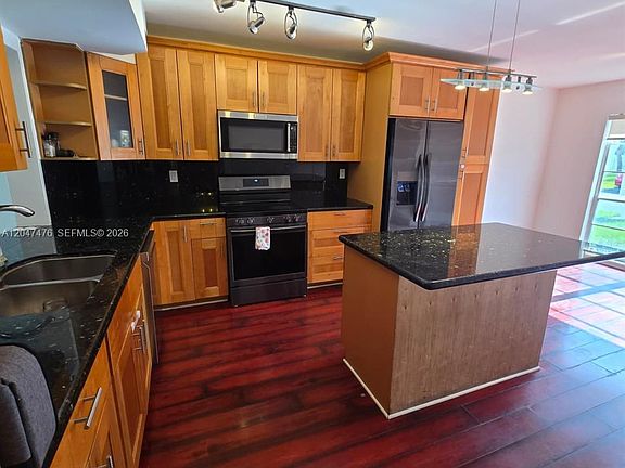 2nd image of 926 NE 27th Ave #926