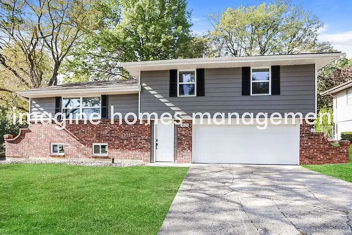3 bed, 2.0 bath, 1238 sqft, $2,050 — Photo 1