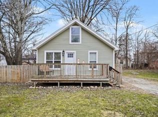 507 N Walnut St, Fenton, MI 48430