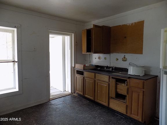 4th image of 571 W PORPHYRY Street