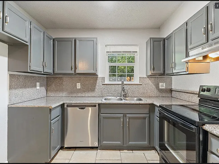 4939 Miller Ave #4939 — Photo 6