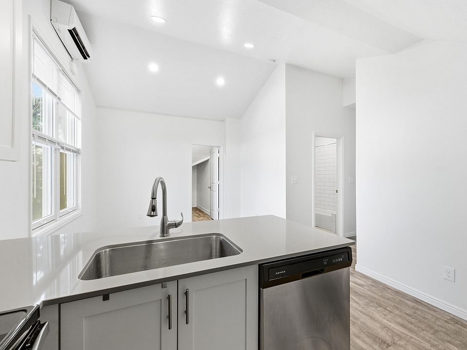 1st image of 402 N Center St