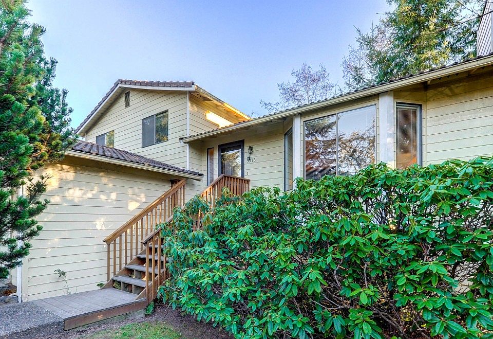 1st image of 5516 175th St SW