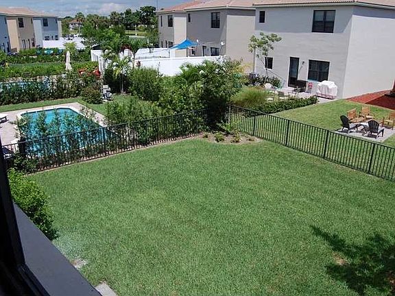5th image of 605 NE 191st St #102