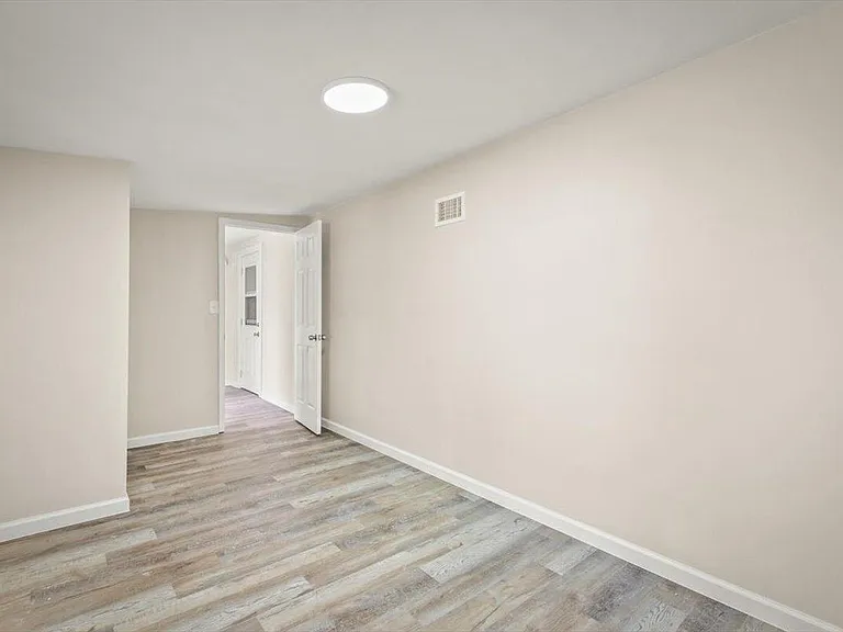 525 New Berlin Rd — Photo 30