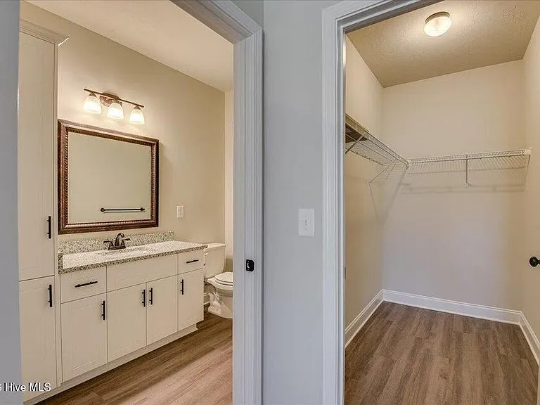 544 Hardy Point — Photo 14