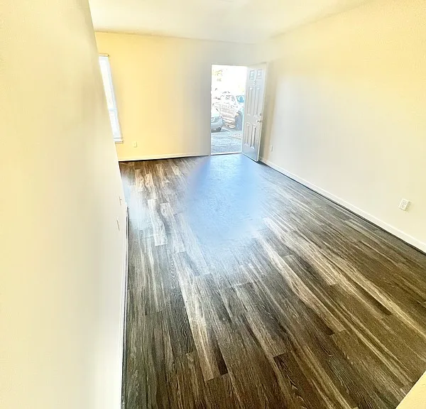 1243 Nelson St — Photo 4