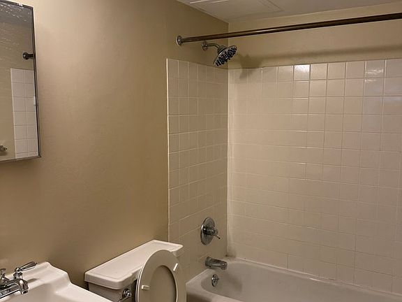 5th image of 5743 Glenwood Ave APT 4