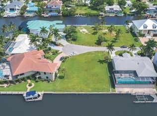 390 Bayside Ave, Naples, FL 34108