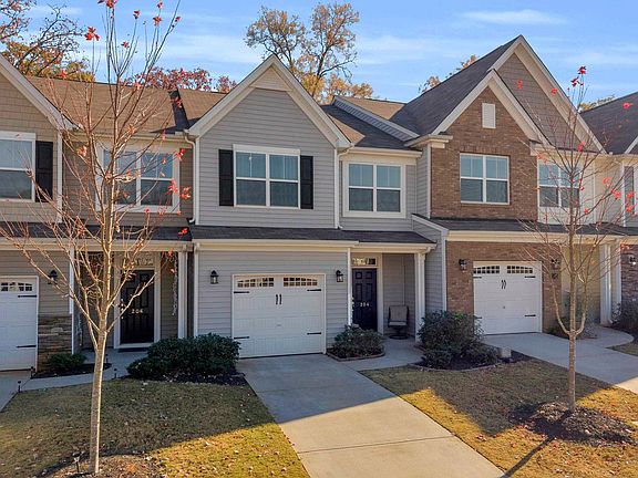 3rd image of 204 Brochaill Ct