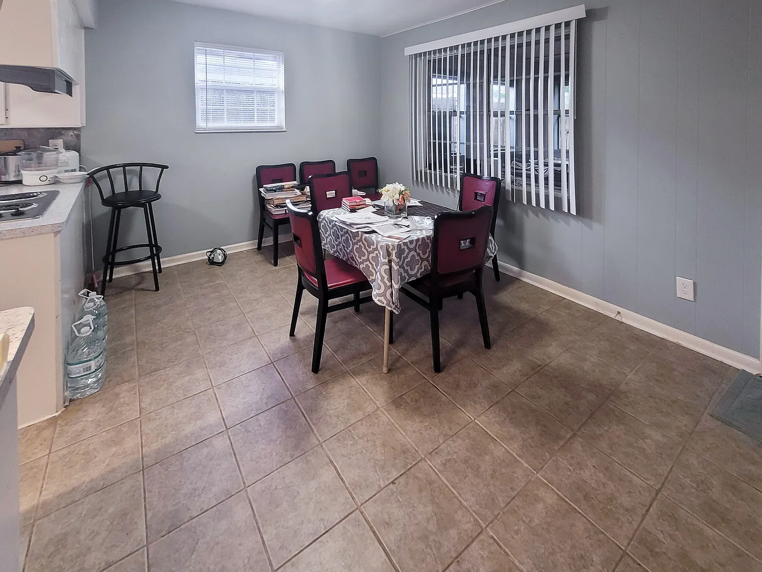 4 bed, 4.0 bath, 2345 sqft, $771 — Photo 4