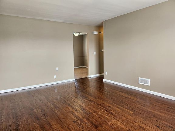 2nd image of 4429 Parker St #4429