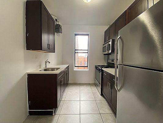 3rd image of 610 W 173rd St #522