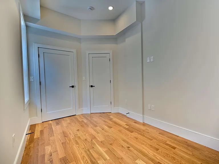 15 Winchester St — Photo 8