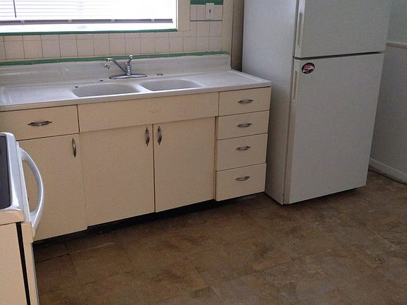 3rd image of 1065 Bush St #B