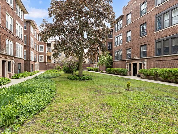 2nd image of 1437 W Greenleaf Ave APT 3N