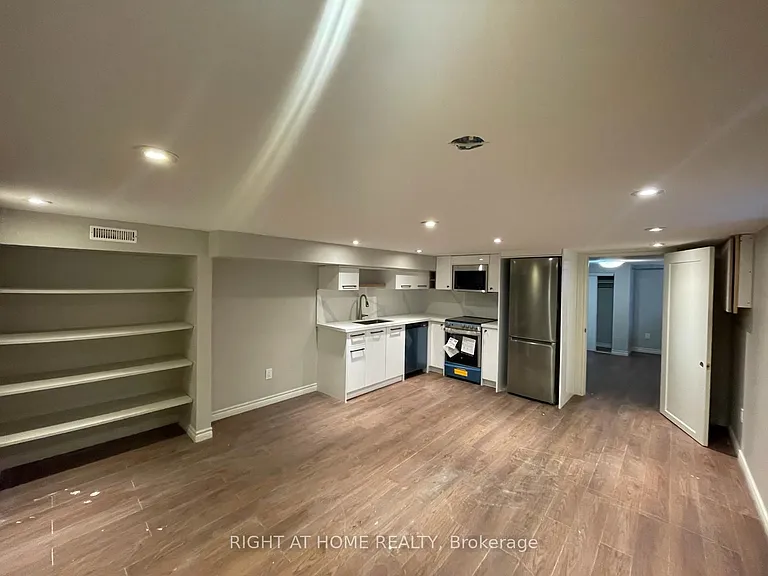 807 Dupont St #B — Photo 6
