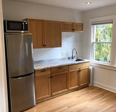 5th image of 817 Alhambra Cir