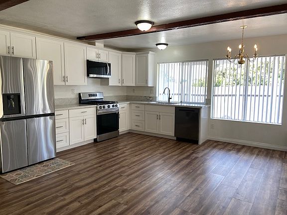 Kitchen / Dinning.