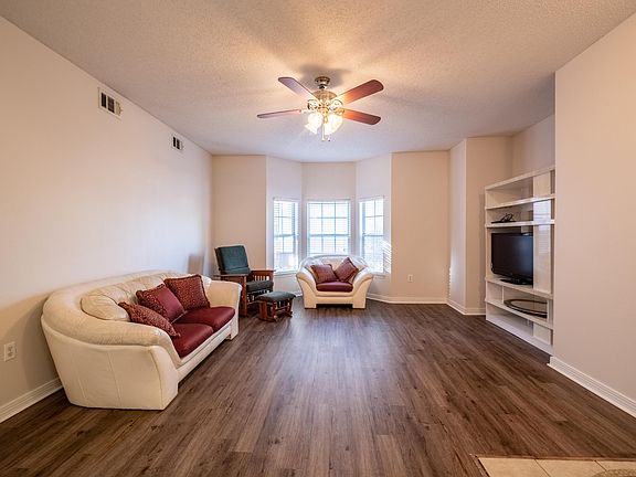 3rd image of 1501 Partin Dr N APT 132