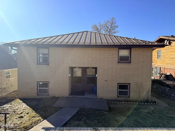 709 Collins Ave, Mandan, ND 58554