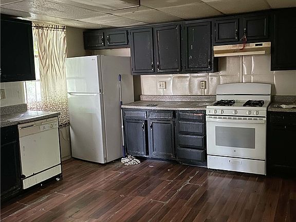 2nd image of 132 Leneake St