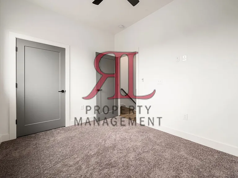 1096 Oak St — Photo 17