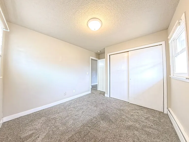 410 S 6th St — Photo 14