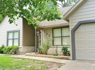 303 Forest Creek Dr, Lufkin, TX 75901