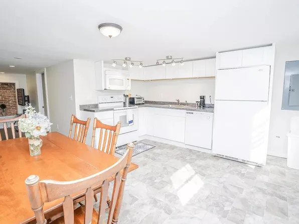 17 Walworth St #2, Saratoga Springs, NY 12866