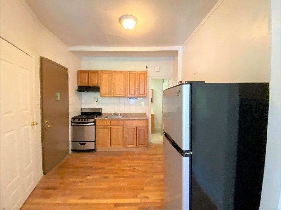 2nd image of 495 Quincy St #3R