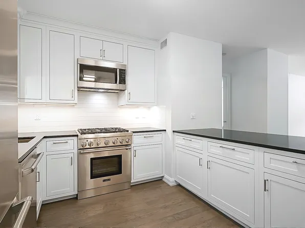 32 East 76th Street image 3 of 10