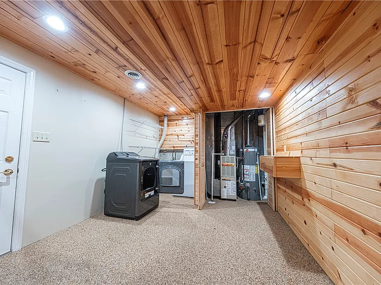 222 Castle Creek Dr — Photo 17