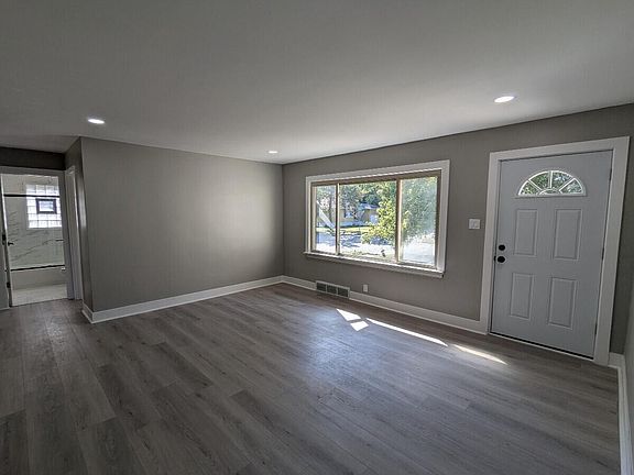 5th image of 7049 California Ave