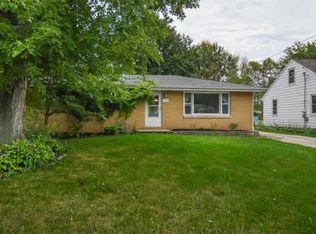 2359 E River Dr, Green Bay, WI 54301