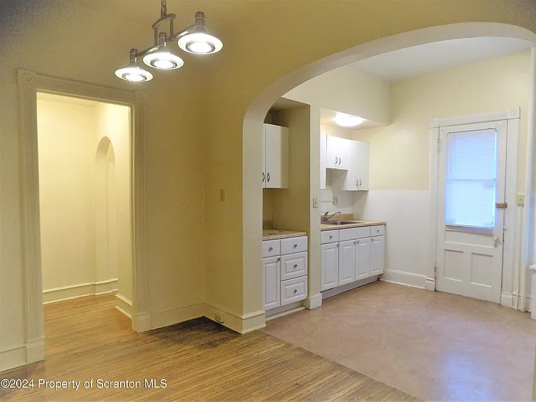 1543 Sanderson Ave #1B — Photo 9