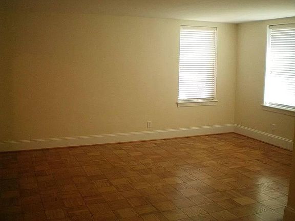 Living Room 12 x 17 ft