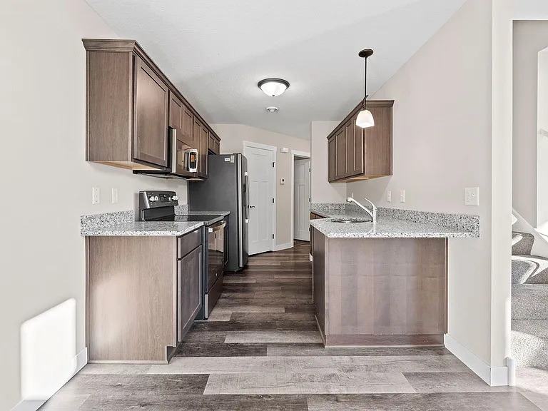 527 Meadow Ln — Photo 8