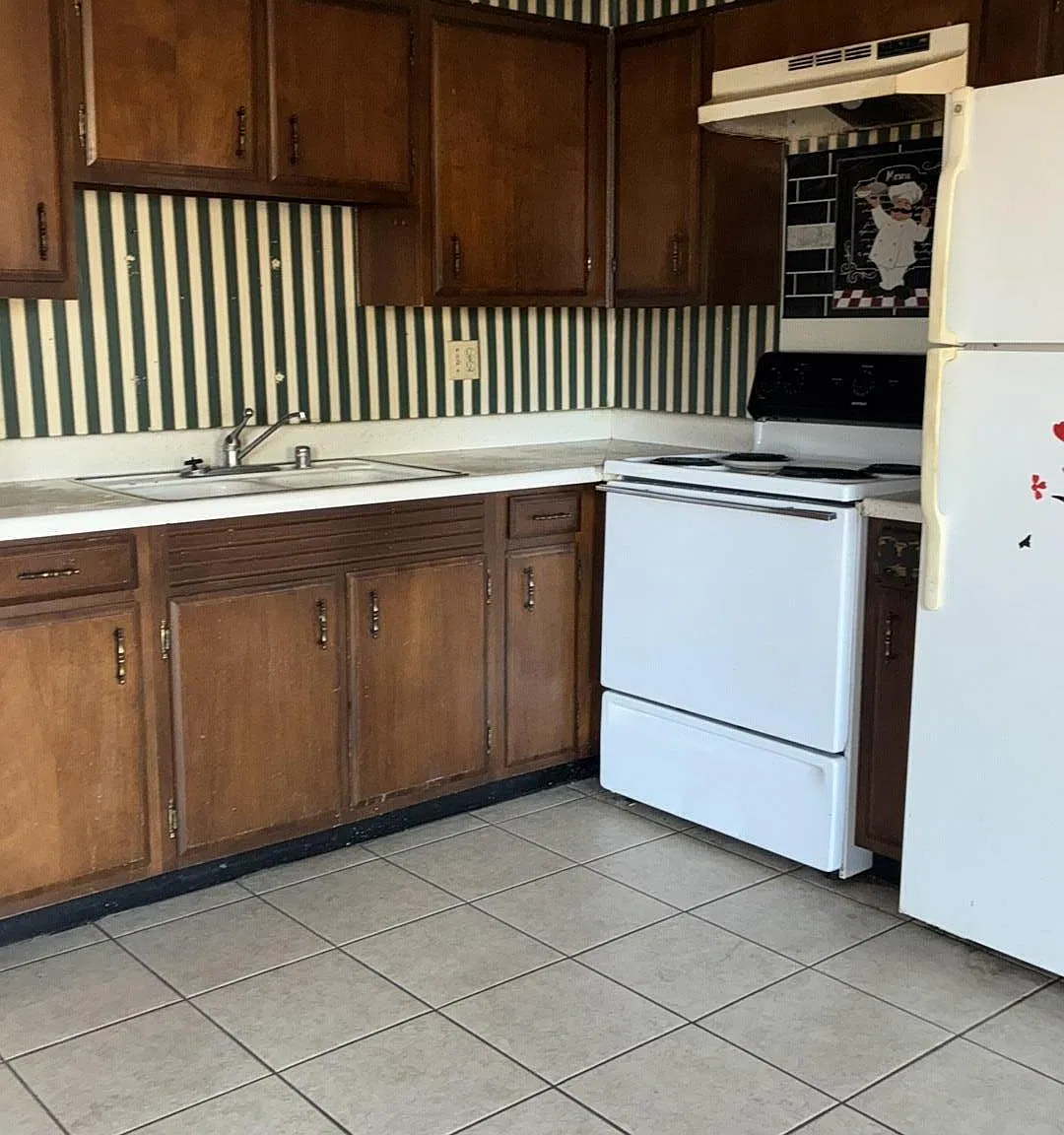2 bed, 1.0 bath, $700 — Photo 2