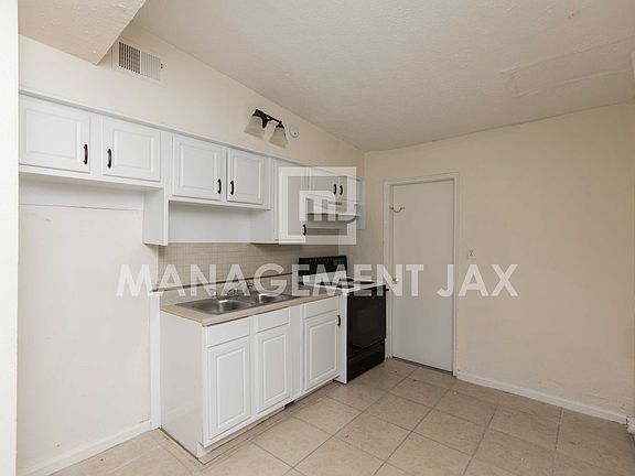 4th image of 5838 Abelia Rd