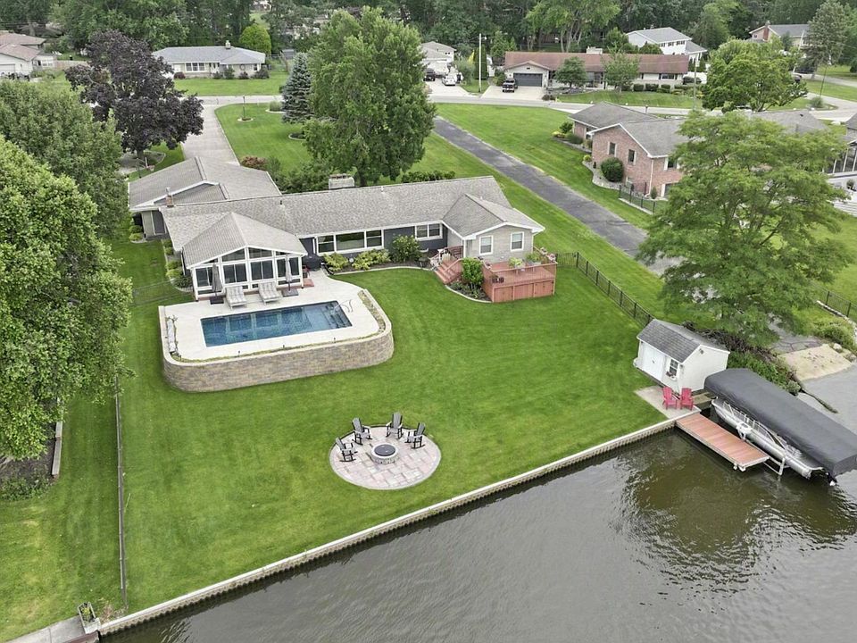 1st image of 56045 Riverdale Dr