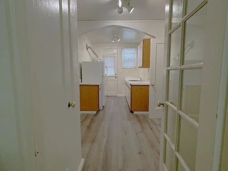 Charming, Studio Freshly Painted, move in ready — Photo 5