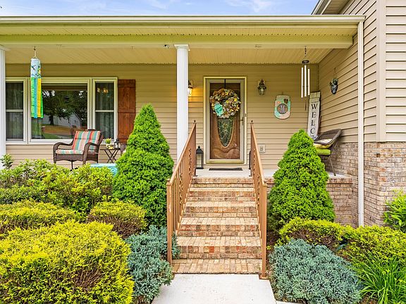 2nd image of 265 River Bluff Dr W