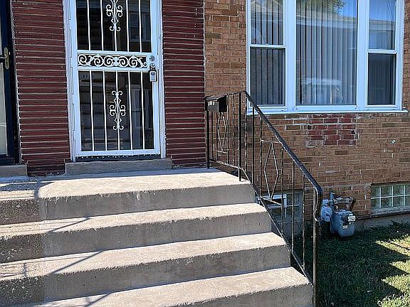 2nd image of 1205 S 17th Ave APT B